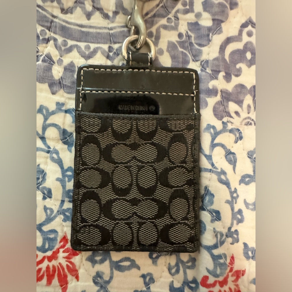 Black and Gray Patterned Card Holder